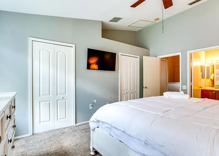 Shop, Golf & More: Family Retreat In Wesley Chapel